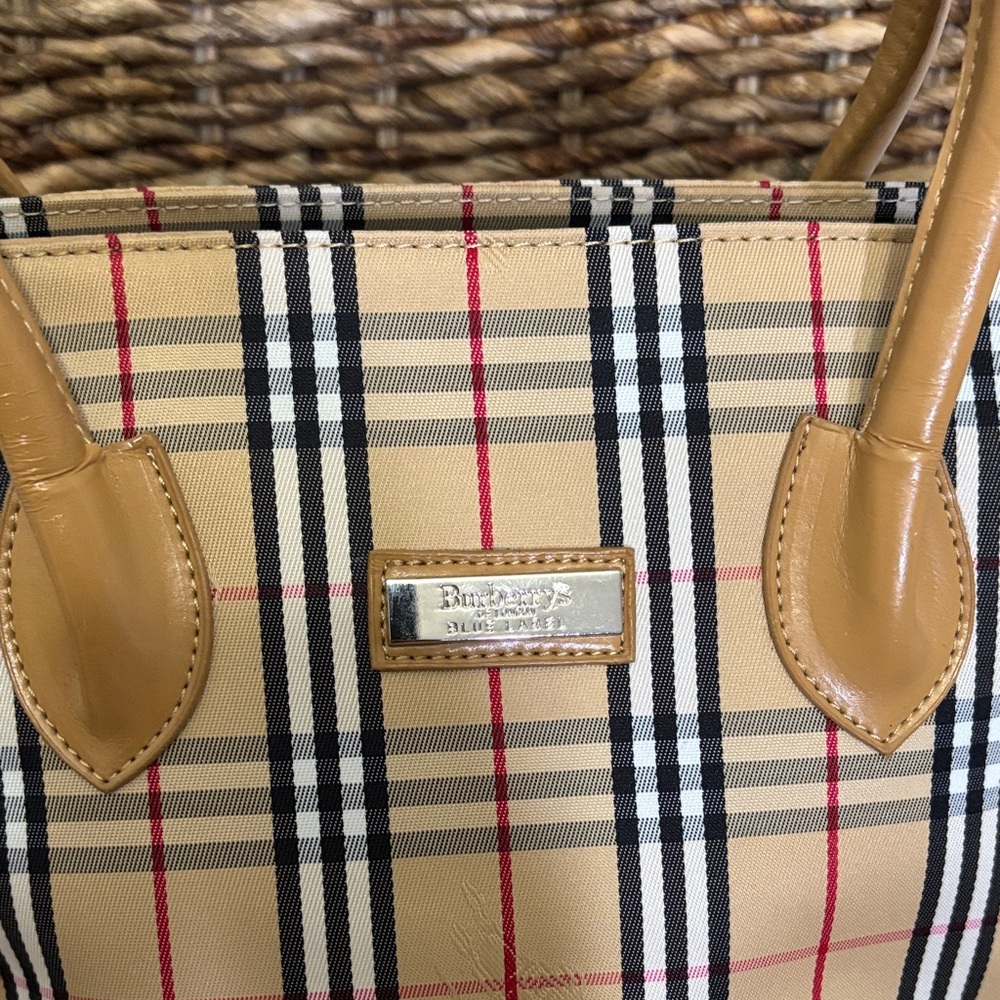 🔥Sold 🔥Burberry Beige and Black Checkered Tote - Picture 6 of 16